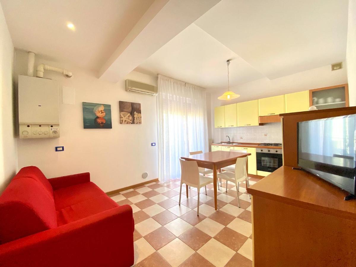 Appartamenti Adriana Carraro Immobiliare - Family Apartments Lido di Jesolo Exterior photo