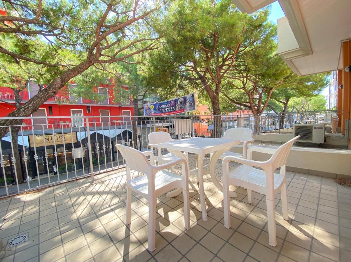 Appartamenti Adriana Carraro Immobiliare - Family Apartments Lido di Jesolo Exterior photo