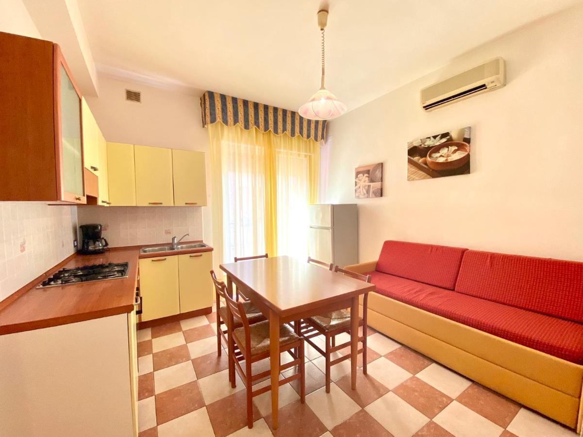 Appartamenti Adriana Carraro Immobiliare - Family Apartments Lido di Jesolo Exterior photo